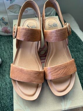 Sofft Women's Tan Leather Slingback Sandals